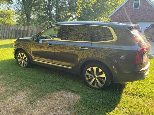 Brown 2022 Kia Telluride S