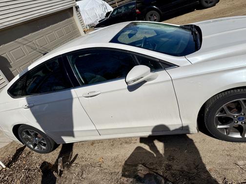 White 2016 Ford Fusion SE