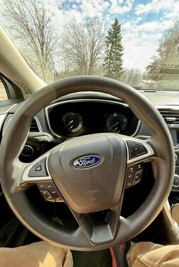 White 2016 Ford Fusion SE