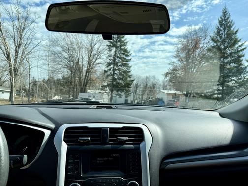 White 2016 Ford Fusion SE