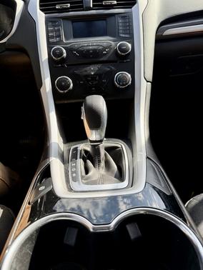 White 2016 Ford Fusion SE