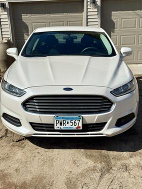 White 2016 Ford Fusion SE