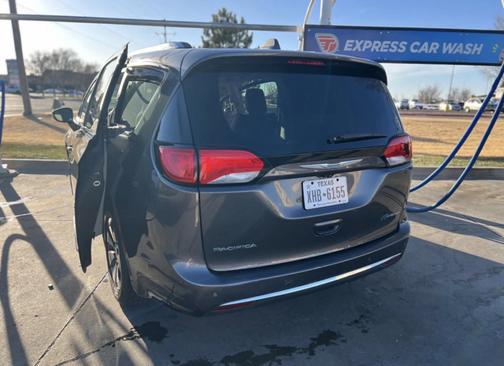 Gray 2018 Chrysler Pacifica Hybrid Limited