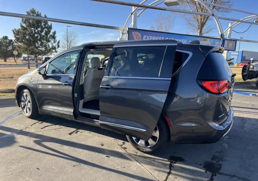 Gray 2018 Chrysler Pacifica Hybrid Limited