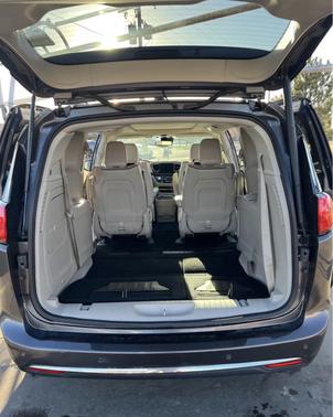 Gray 2018 Chrysler Pacifica Hybrid Limited