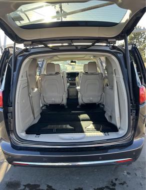 Gray 2018 Chrysler Pacifica Hybrid Limited