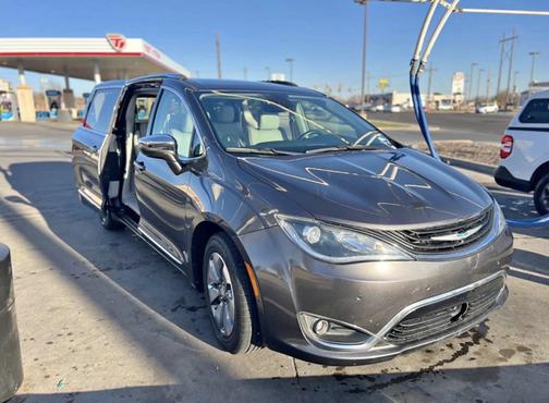 Gray 2018 Chrysler Pacifica Hybrid Limited