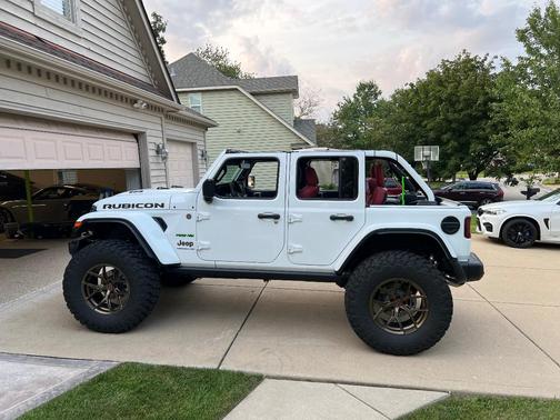 White 2024 Jeep Wrangler Rubicon 392