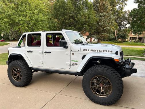 White 2024 Jeep Wrangler Rubicon 392
