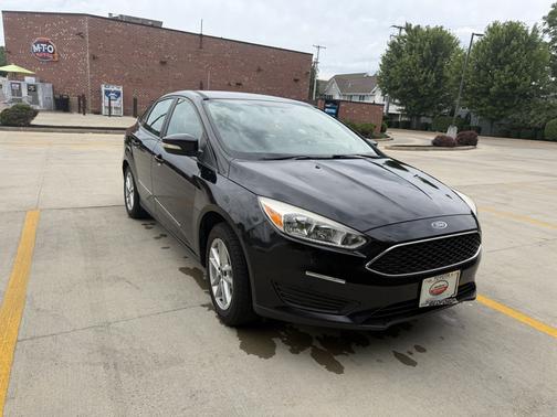 Black 2016 Ford Focus SE