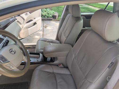 White 2008 Toyota Avalon XLS