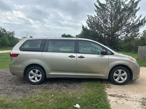 2015 Toyota Sienna L