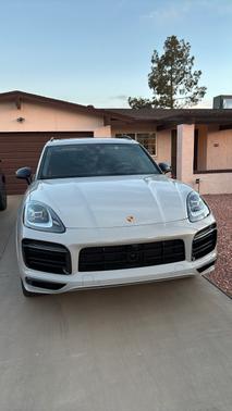 Gray 2023 Porsche Cayenne Cayenne S Platinum Edition