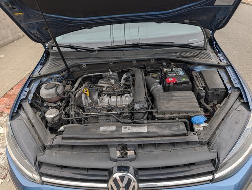 Blue 2019 Volkswagen Golf 1.4T S