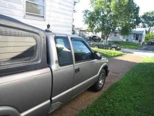 Silver 2001 GMC Sonoma SLE