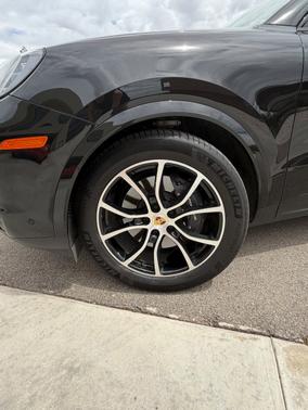 Black 2024 Porsche Cayenne Cayenne