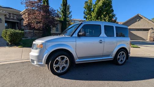 Silver 2007 Honda Element SC