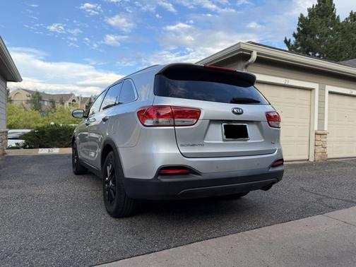 Silver 2016 Kia Sorento LX