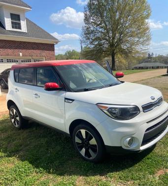 White 2018 Kia Soul +