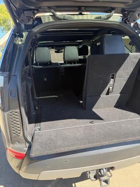 Gray 2019 Land Rover Discovery SE