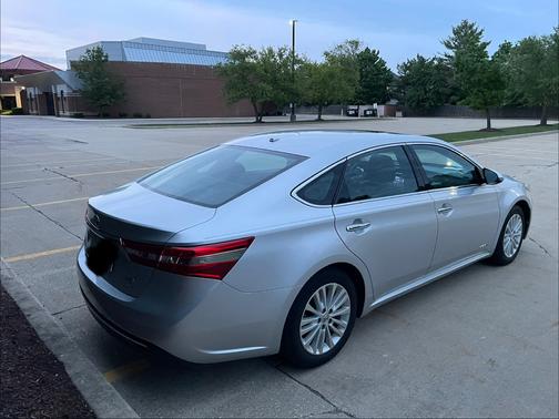 Silver 2014 Toyota Avalon Hybrid XLE Premium