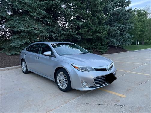 Silver 2014 Toyota Avalon Hybrid XLE Premium