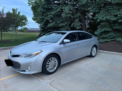 Silver 2014 Toyota Avalon Hybrid XLE Premium