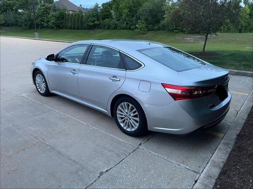 Silver 2014 Toyota Avalon Hybrid XLE Premium