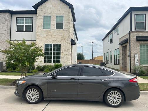 Gray 2015 Ford Fusion Hybrid SE