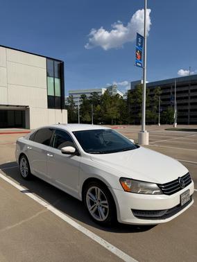 White 2013 Volkswagen Passat 2.5 SE