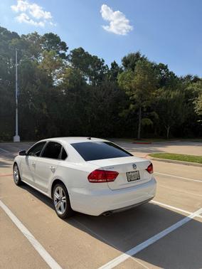 White 2013 Volkswagen Passat 2.5 SE