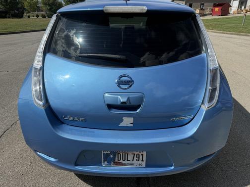 Blue 2013 Nissan Leaf S