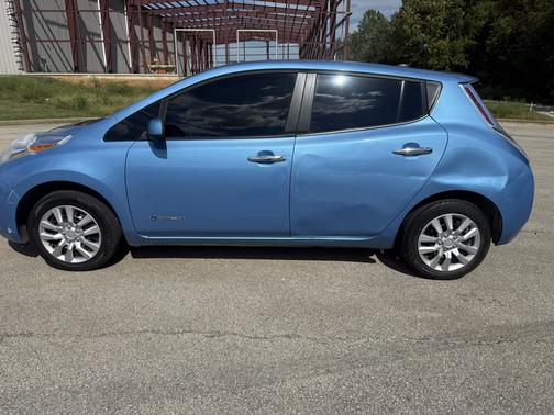 Blue 2013 Nissan Leaf S