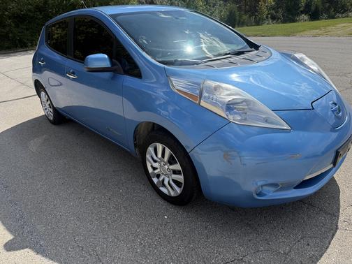 Blue 2013 Nissan Leaf S