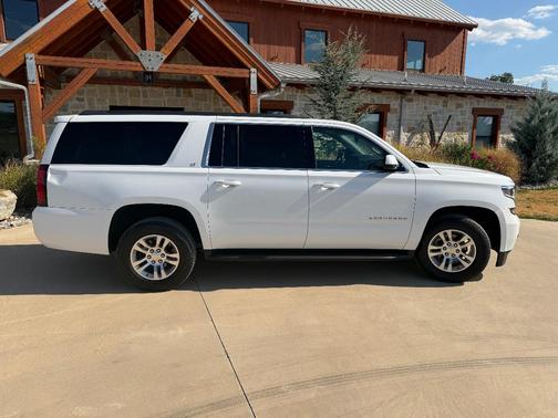 White 2018 Chevrolet Suburban LT