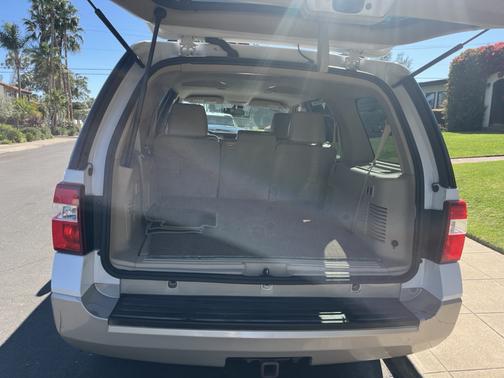 White 2010 Ford Expedition Eddie Bauer