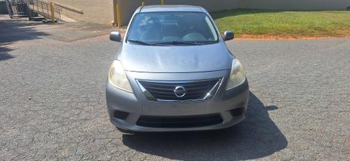 Gray 2013 Nissan Versa 1.6 SV