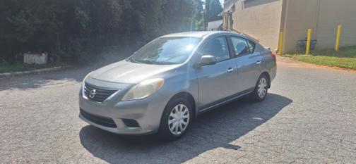 Gray 2013 Nissan Versa 1.6 SV