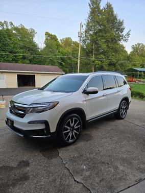 White 2019 Honda Pilot Touring 7-Passenger