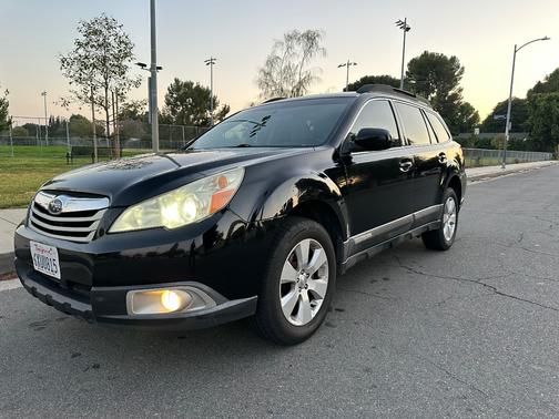Black 2012 Subaru Outback 2.5i