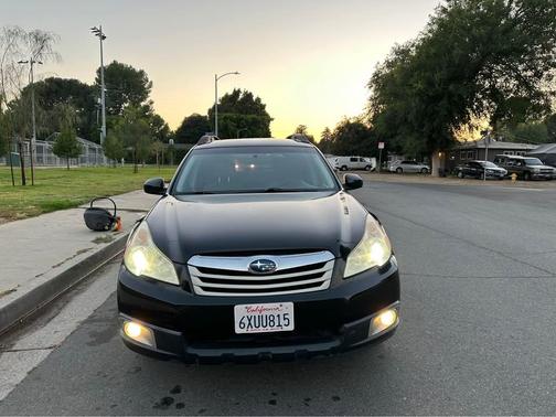 Black 2012 Subaru Outback 2.5i
