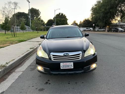 Black 2012 Subaru Outback 2.5i
