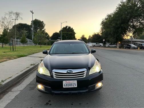 Black 2012 Subaru Outback 2.5i
