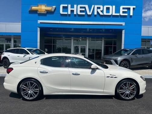 White 2022 Maserati Ghibli Modena Q4