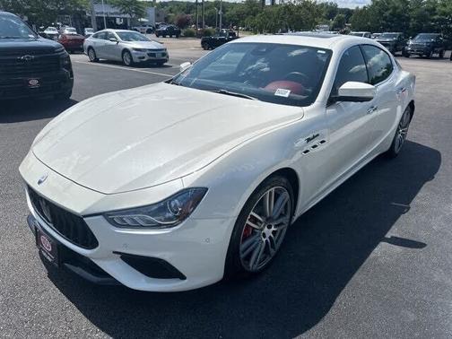 White 2022 Maserati Ghibli Modena Q4