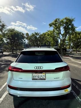 2022 Audi e-tron Premium Plus