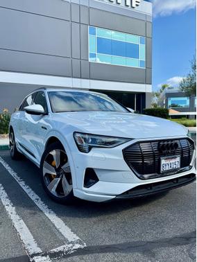 2022 Audi e-tron Premium Plus