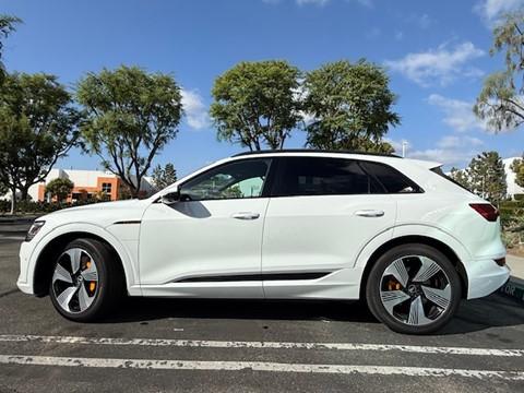 2022 Audi e-tron Premium Plus