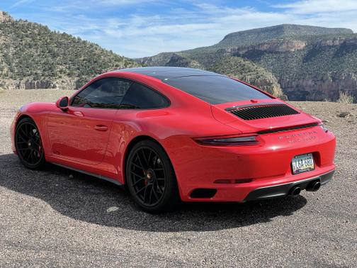 2018 Porsche 911 Carrera GTS