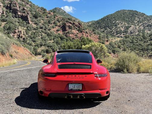 2018 Porsche 911 Carrera GTS